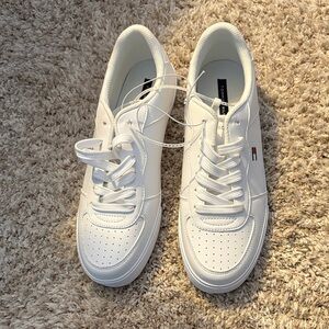 Tommy Hilfiger Classic White Lace-Up Sneakers